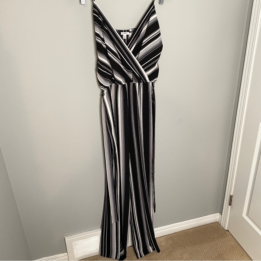 NWT Ardene Black and White Jumpsuit (medium)